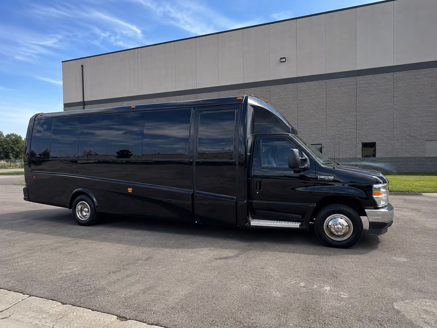 corporate airport transfer buses between santa monica and lax